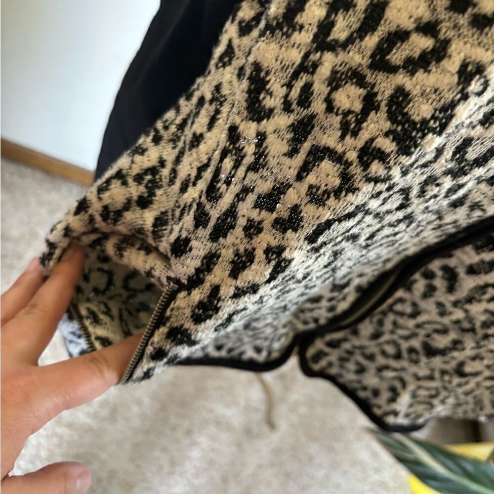 Zenergy by Chico's Leopard Print Zip Hoodie Pockets Chico's Size 2 Black White - Picture 5 of 12